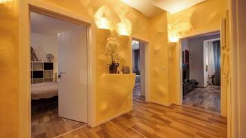 2 slaapkamers, een strijkplank/strijkijzer, gratis wifi, beddengoed