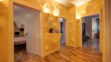 2 bedrooms, iron/ironing board, free WiFi, bed sheets