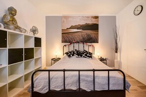 2 bedrooms, iron/ironing board, free WiFi, bed sheets