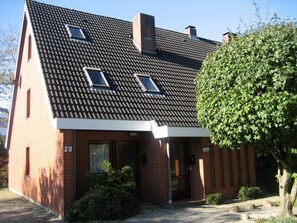 Exterior - Apartment 'Utspann' with Balcony and Wi-Fi (Sankt Peter-Ording)