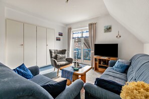 TV, DVD player - Apartment 'Kiek In' with Shared Garden, Balcony and Wi-Fi (St.Peter-Ording)