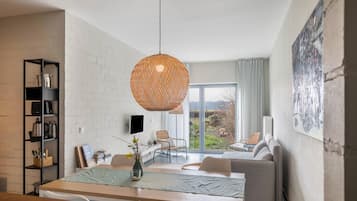 Fernseher, Tischtennisplatte