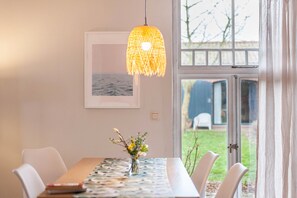 Dining - Holiday Apartment Eins at Hof Himmelgrün with Large Garden (Saal)