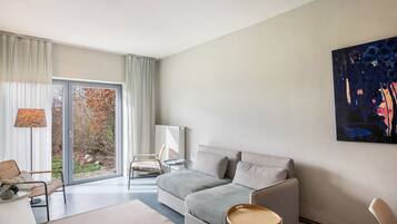 Fernseher, Tischtennisplatte