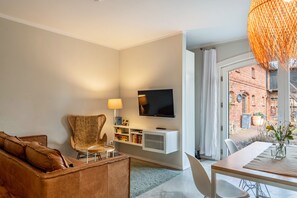 Télévision, table de tennis de table