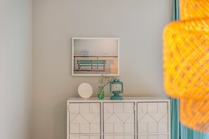 Interior - Holiday Apartment VIER at Hof Himmelgrün with Large Garden (Saal)