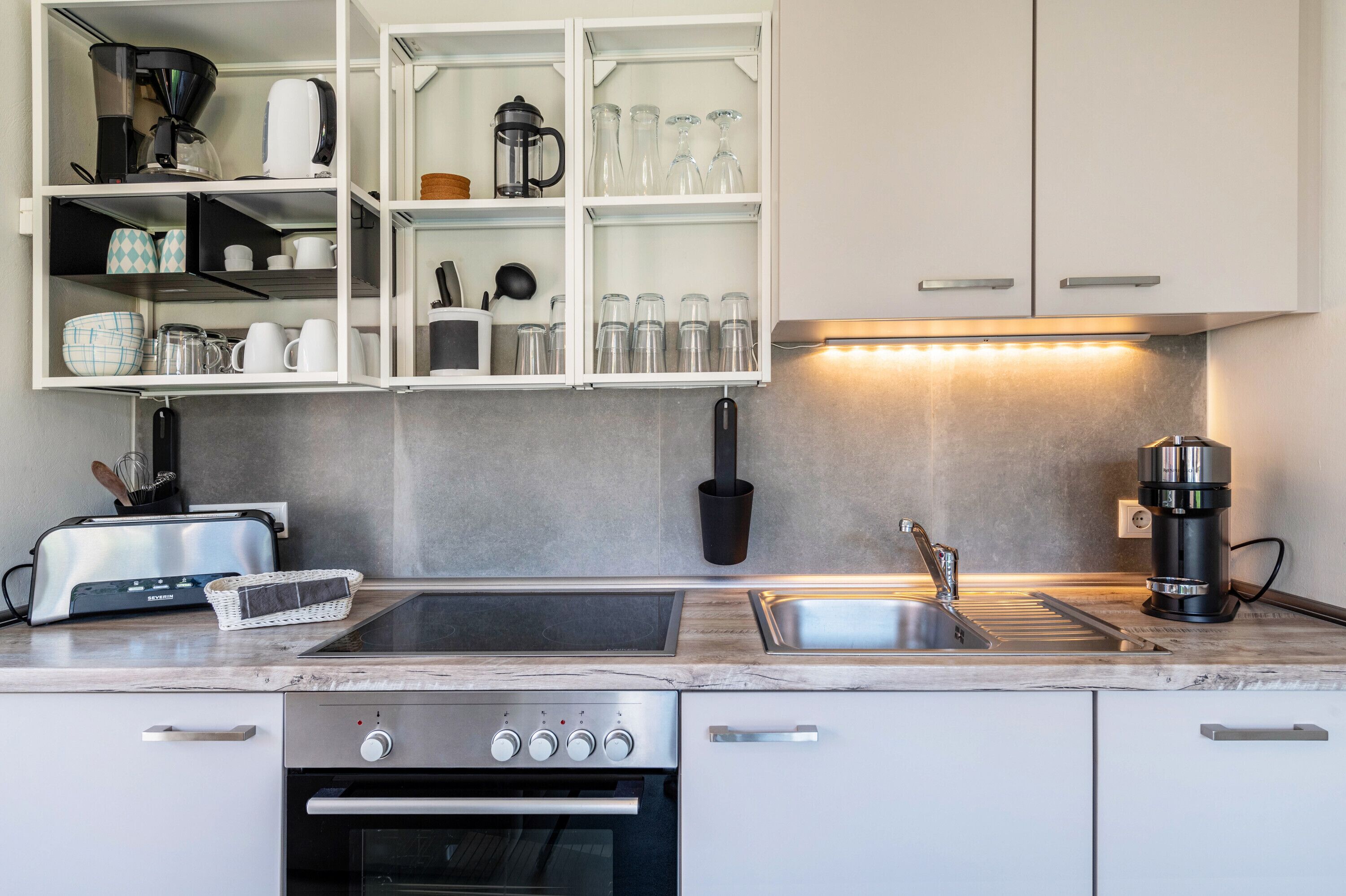 Kühlschrank, Ofen, Herdplatte, Geschirrspüler