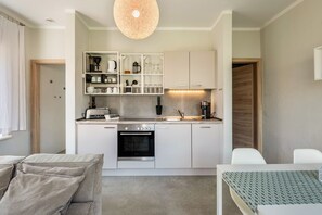 Kühlschrank, Ofen, Herdplatte, Geschirrspüler
