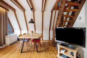 Dining - Holiday Home "Amrhein" with Mountain View, Private Terrace & Wi-Fi (Siegsdorf)