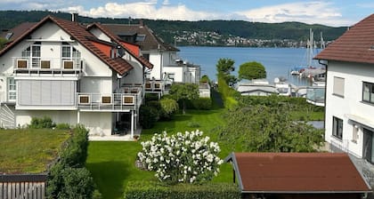 Ferienwohnung 'Olivia' mit Seeblick, gemeinsamem Garten und WLAN