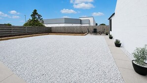 Outdoor dining - Ameliafield Cottage in Prestwick (Prestwick)