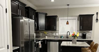 KING BED~Family~Large Groups~Basketball~Private POOL~Jacuzzi tub~Game Room
