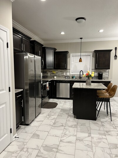 KING BED~Family~Large Groups~Basketball~Private POOL~Jacuzzi tub~Game Room