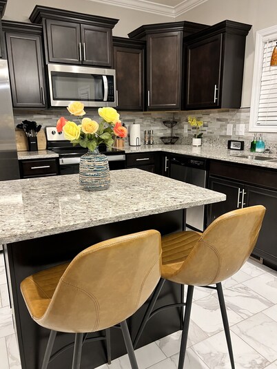 KING BED~Family~Large Groups~Basketball~Private POOL~Jacuzzi tub~Game Room