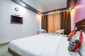 Deluxe Double Room | Individually decorated, free WiFi, bed sheets - Taarab View (Shimla)