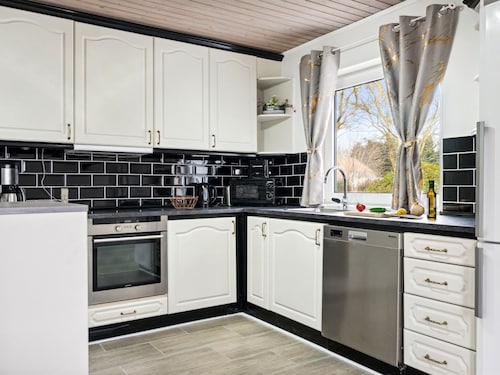 "Elara" - 300m from the sea by Interhome