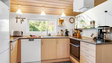 Kühlschrank, Ofen, Geschirrspüler, Hochstuhl