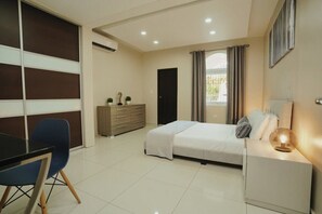 2 bedrooms, desk, iron/ironing board, travel cot - BEAR- 2BD near Condado Beach w private balcony CV1 (San Juan)