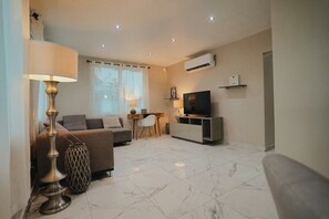 TV, offices - BEAR - Spacious Apt w large private terrace CV2 (San Juan)