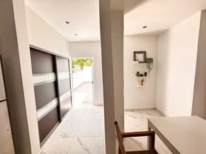 Interior - BEAR- Remodeled 2BD walking distance to beach CV7 (San Juan)