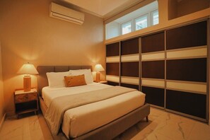 2 bedrooms, iron/ironing board, travel cot, WiFi - BEAR- Remodeled 2BD walking distance to beach CV7 (San Juan)