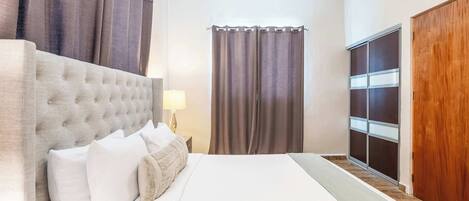 3 habitaciones, tabla de planchar con plancha, cuna de viaje y wifi