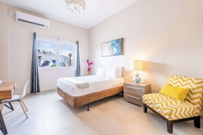 1 bedroom, iron/ironing board, travel cot, WiFi - La Mona 1 Bedroom Apartment (San Juan)