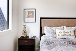 3 bedrooms, desk, free WiFi, bed sheets