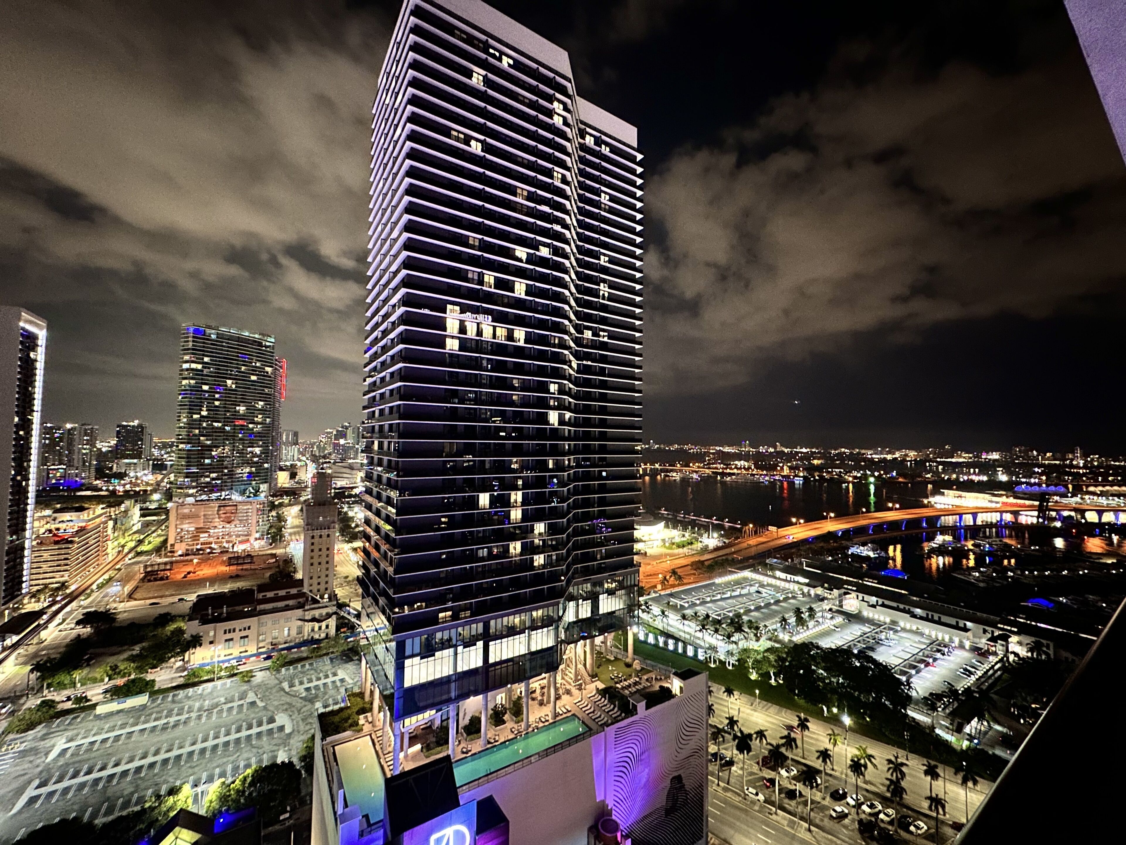 Ocean View Luxe Loft Downton Miami, Por of MIA.