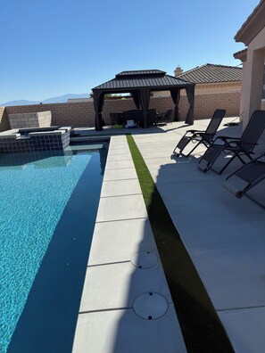 Pool - Cozy 4-bedroom house with AC and WiFi in enchanting Desert Hot Springs (Desert Hot Springs)