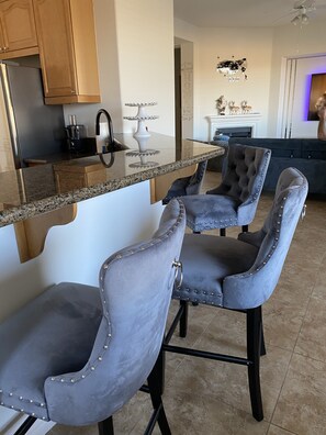 Interior - Cozy 4-bedroom house with AC and WiFi in enchanting Desert Hot Springs (Desert Hot Springs)