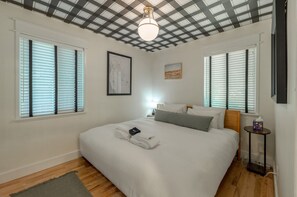 4 bedrooms, desk, iron/ironing board, travel cot