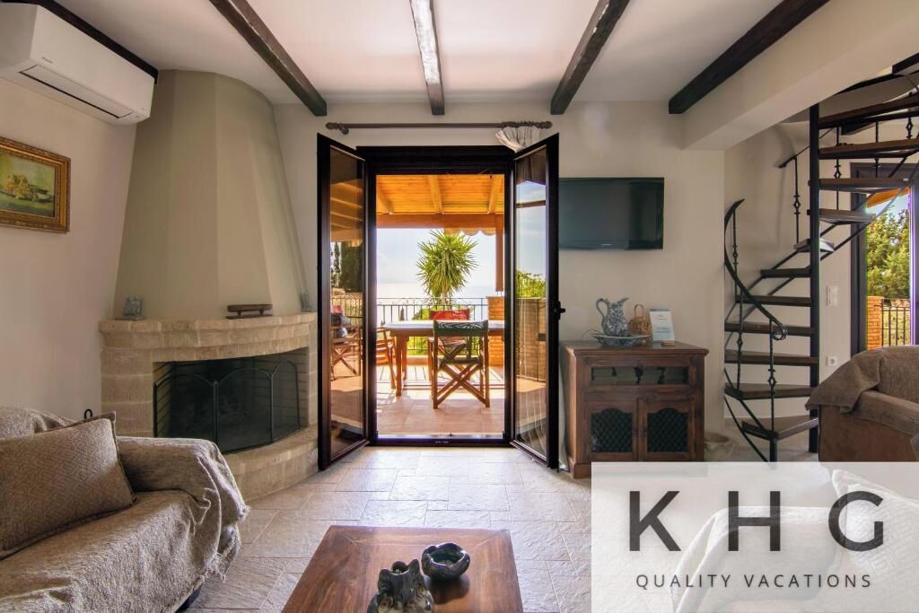 Fernseher, Kamin, Bücher