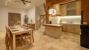 Deluxe-Villa, 3 Schlafzimmer, Poolblick | Speisen