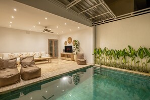 Indoor pool - 3BR Villa Embracing Homely Vibes (Kerobokan)