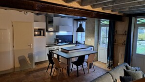 Micro-ondes, four, plaque de cuisson