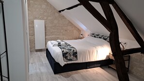 1 bedroom, WiFi, bed sheets - Gîte au Coeur des Châteaux et Vignobles de Chinon - Bourgueil - Saumur - (Savigny-en-Véron)