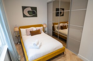 1 chambre, bureau, fer et planche à repasser, accès au Wi-Fi (inclus)