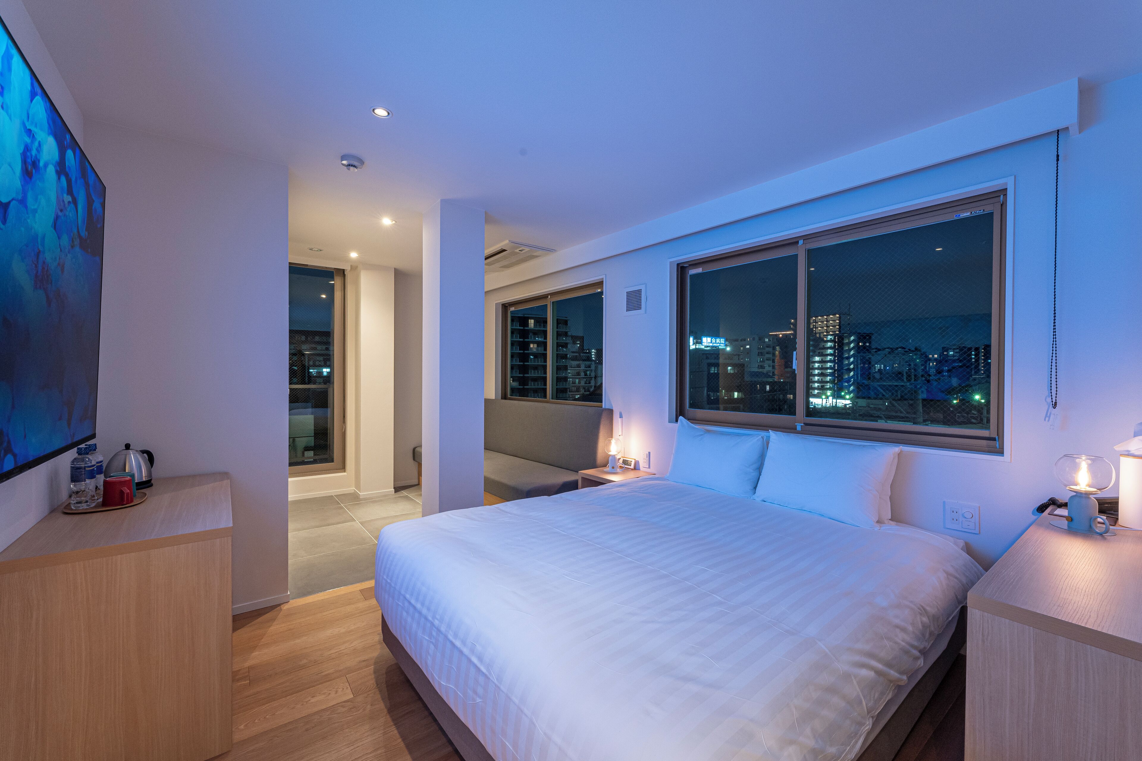 エグゼクティブ ダブルルーム クイーンベッド 1 台 | セーフティボックス (室内)、遮光カーテン、WiFi (無料)