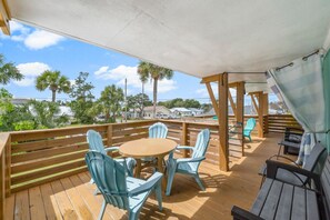 Outdoor dining - Laguna Beach|Quadplex of Beach Condos|Walk to Beach|Pet Friendly (Panama City Beach)