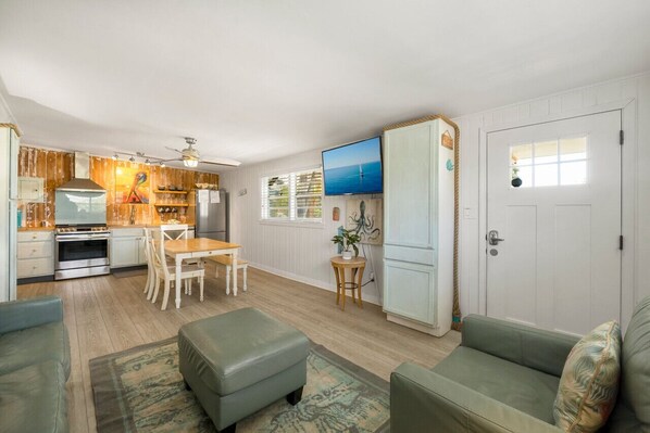 Smart TV - Laguna Beach|Quadplex of Beach Condos|Walk to Beach|Pet Friendly (Panama City Beach)