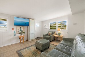 Smart TV - Laguna Beach|Quadplex of Beach Condos|Walk to Beach|Pet Friendly (Panama City Beach)