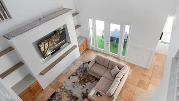 Fernseher, Kamin, Stereoanlage