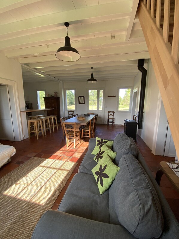 Télévision, table de tennis de table