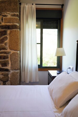 Rideaux occultants, fer et planche à repasser, Wi-Fi gratuit