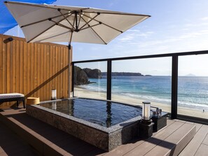行政雙床房, 海景 | 浴室 | 獨立浴缸及淋浴設備、提供毛巾