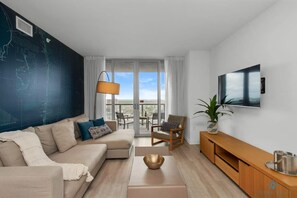 TV, offices - Near Beach|Infinite View|Balcony|Pool+ Gym (Hallandale Beach)