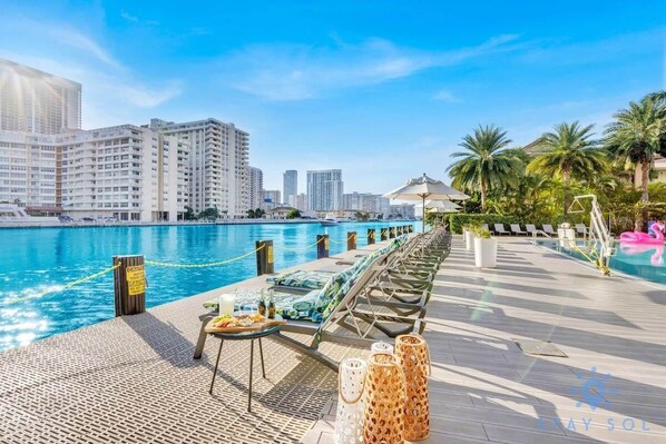 Pool - Near Beach|Infinite View|Balcony|Pool+ Gym (Hallandale Beach)
