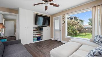 Televisie en een open haard