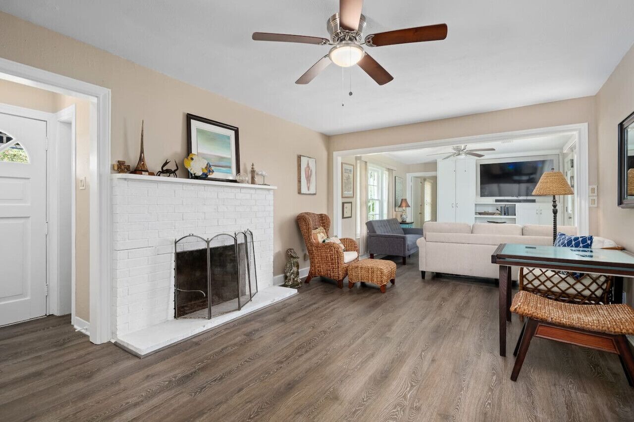 Televisión y chimenea 